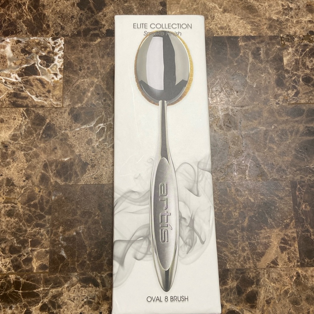 BRAND NEW 🎉 ARTIS makeup brushes: Elite collection Smoke finish. Oval 8 brush.